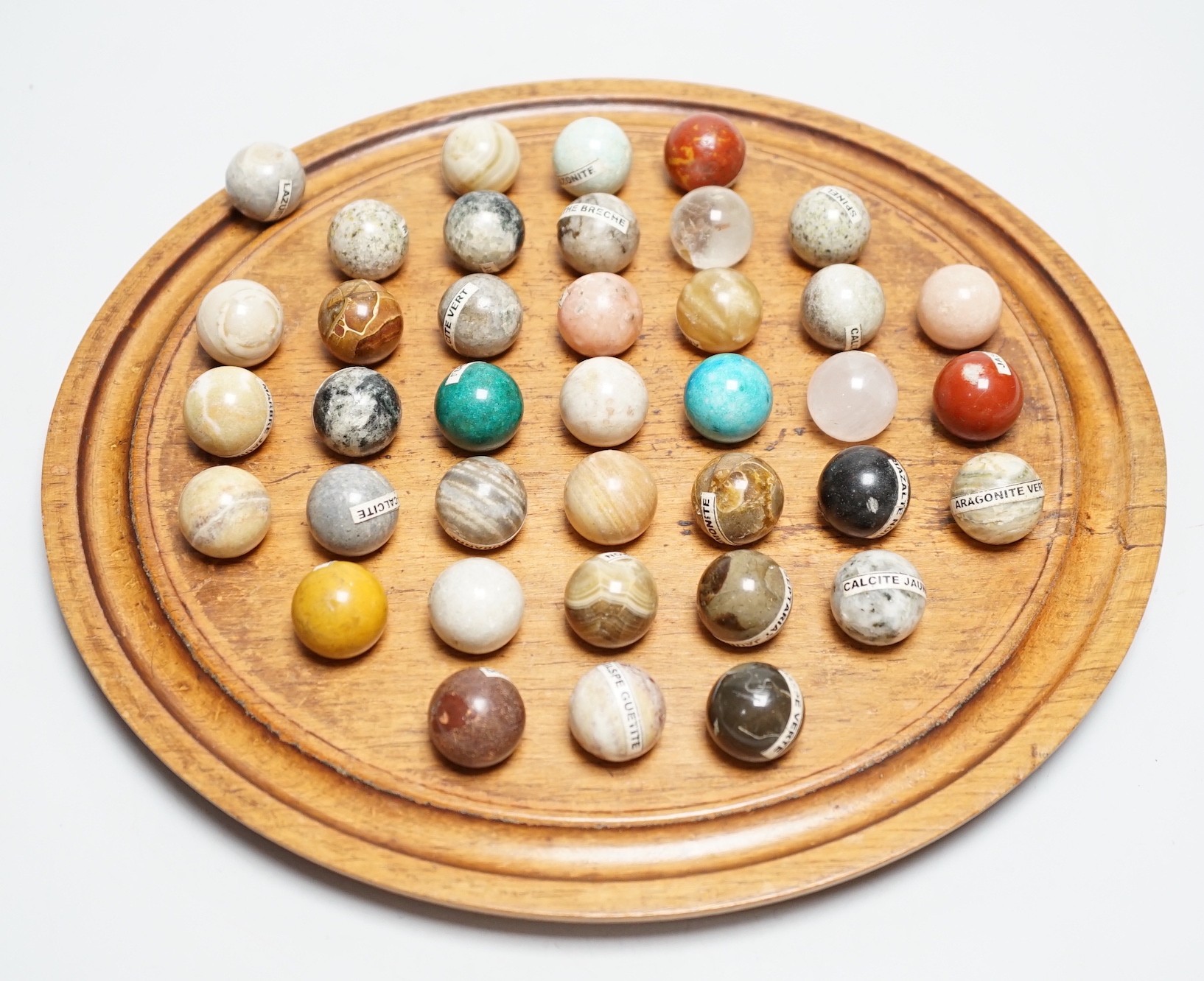 A solitaire set with polished specimen pieces